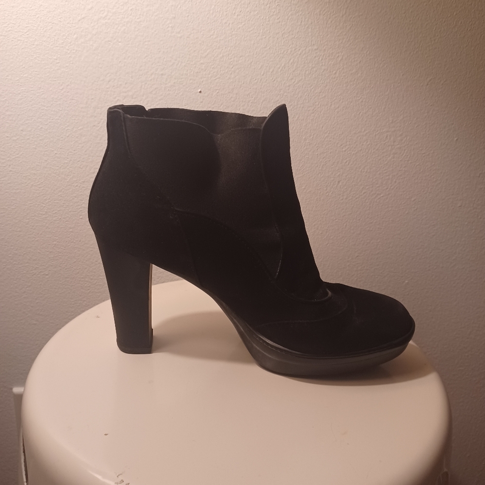 Tod’s Black Suede heel Ankle Boot 39 Quiet Luxury Bootie Neutral Classic